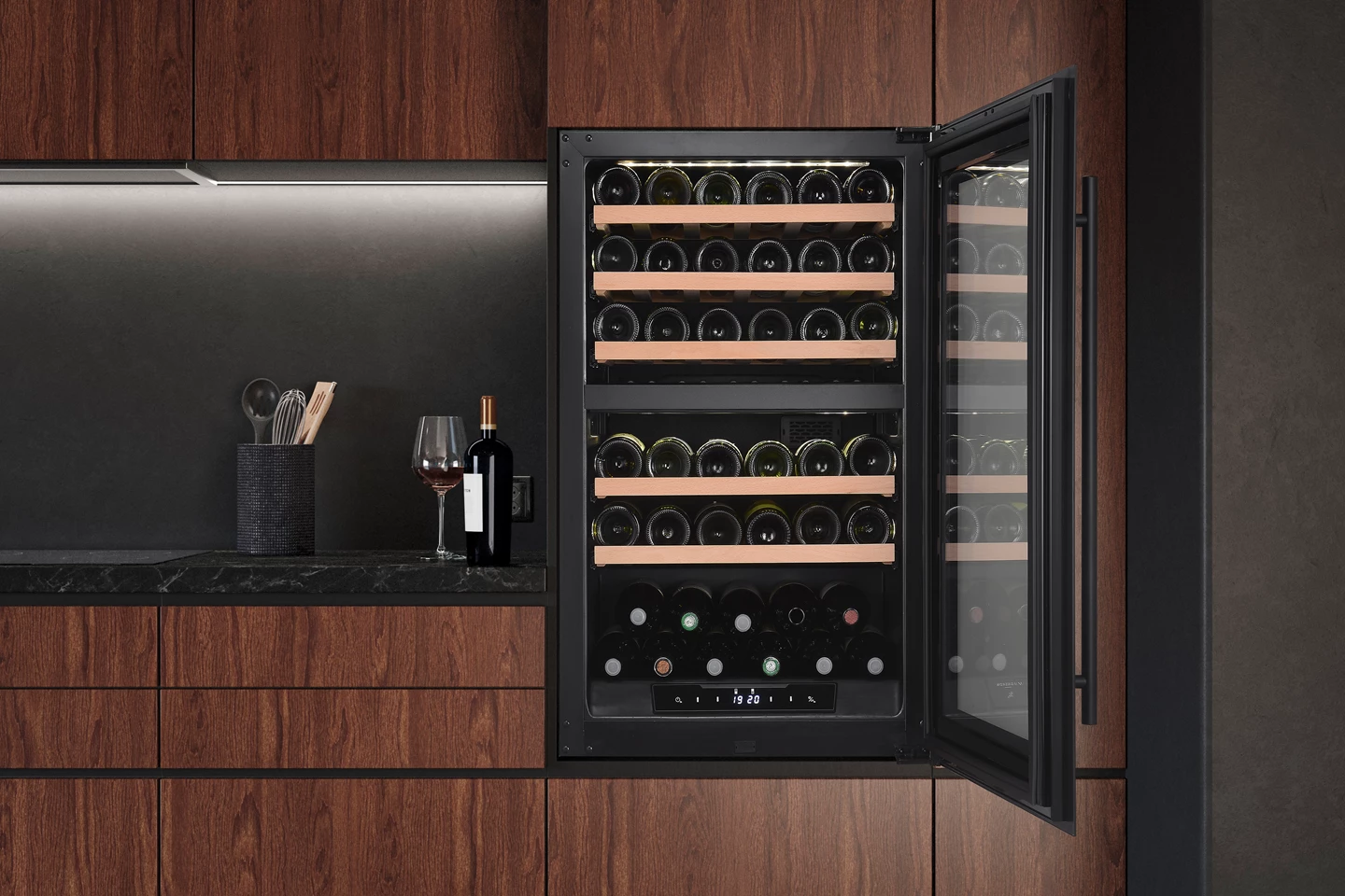 Built-in wine cabinet 100 L with dual zone