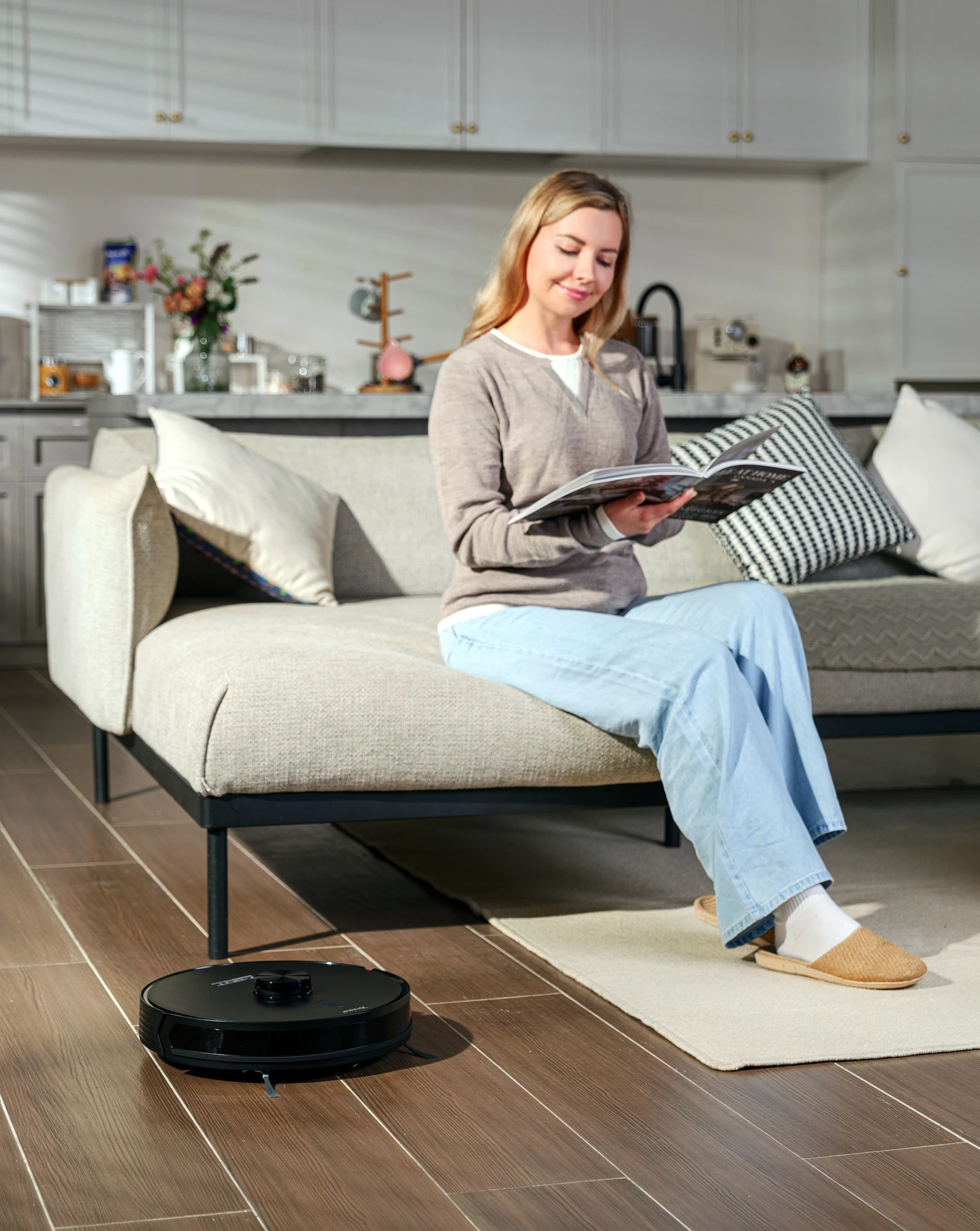 Robot vacuum cleaner T-Bot Pro 4000