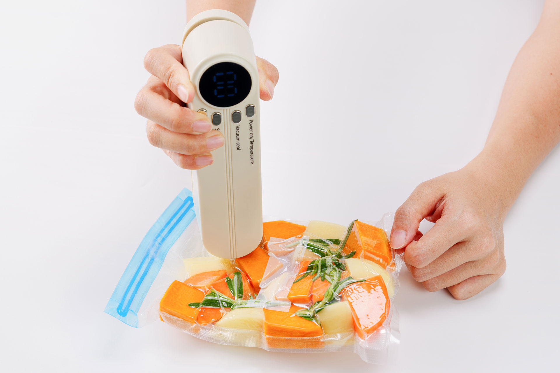 Mise sous vide via une valve avec l'appareil de mise sous vide Go Fresh Mini