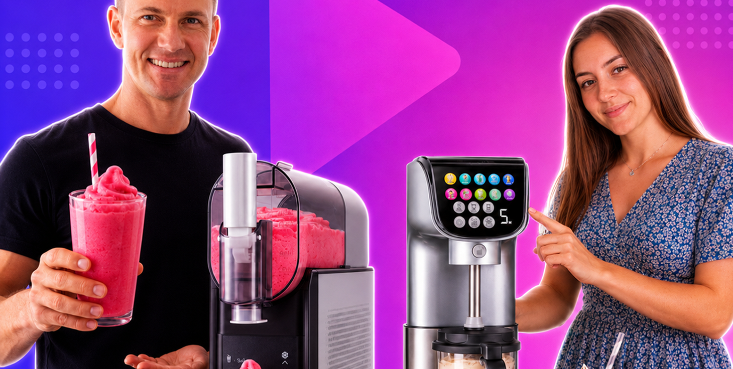 Zwei Nutzer präsentieren in einem modernen Review-Thumbnail einen Slush Maker und den Creamolino Frozen Dessert Maker mit pinkem Slushy und cremigem Milchshake vor violett-pinkem Expeerly-Hintergrund.
