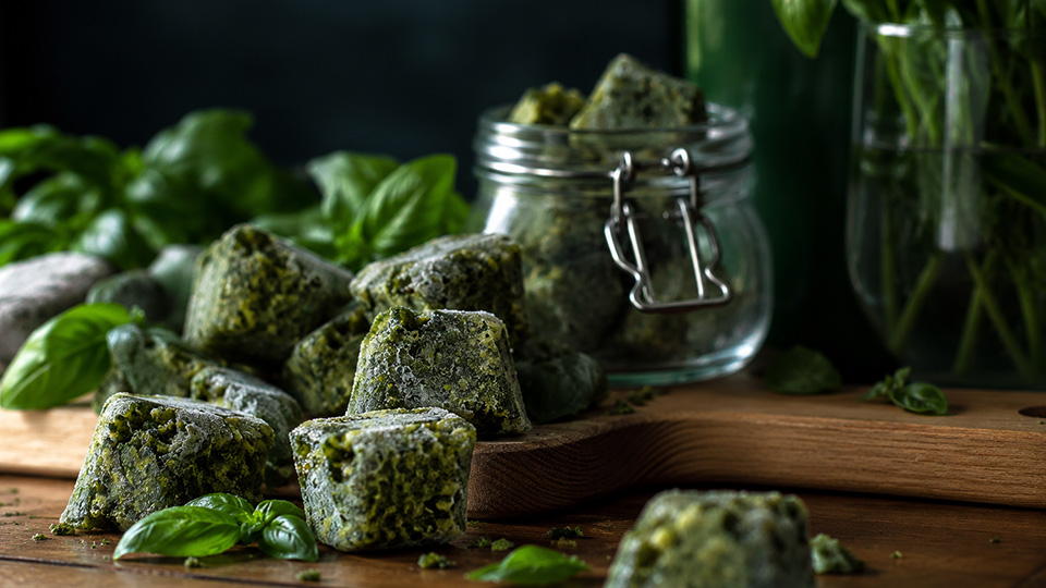 Gefrohrene Basilikum Pesto Würfel